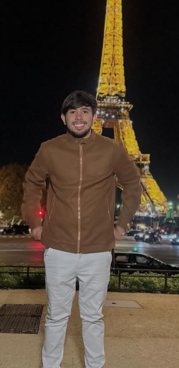 Gustavo, Cofundador, Desenvolvimento e Crescimento